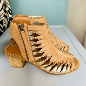Diba True Cherry Tart leather strappy sandals with a tan/gold finish Size 6.5